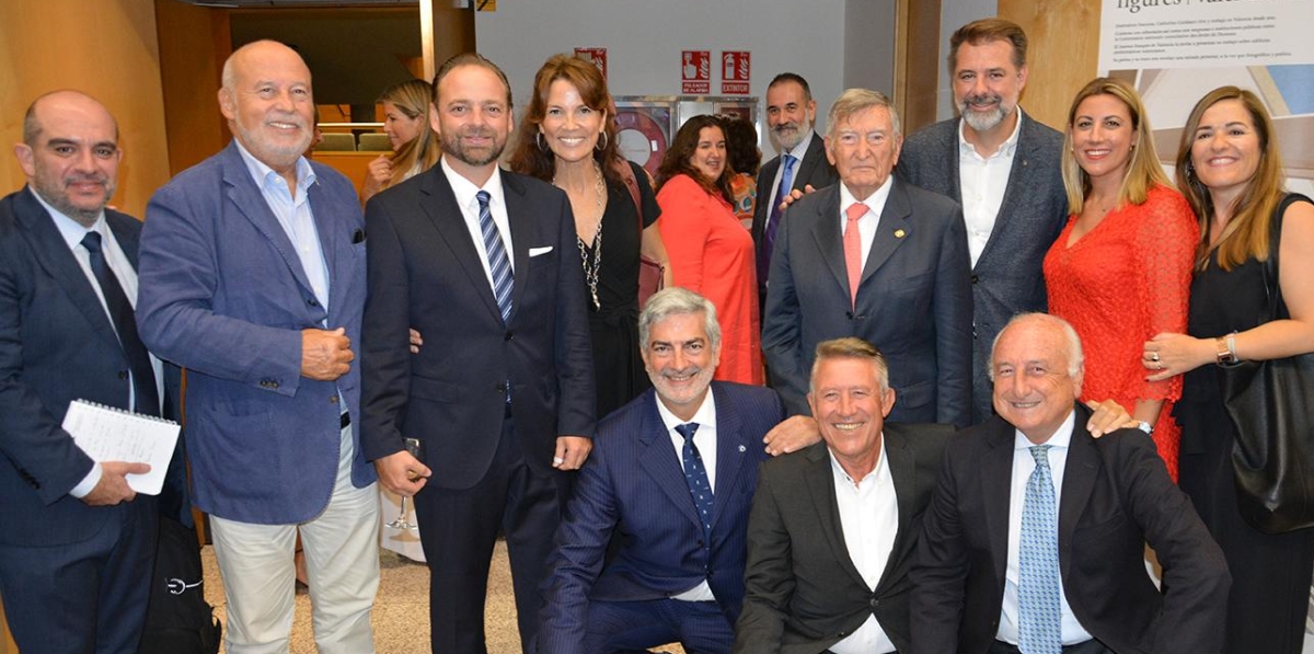 De pie: Fernando Vitoria, Francisco Lorente, Alfredo Soler, Carolina Lorente, Francisco Roca, Ignacio Ballester, Lorena Ballester y Gema Peñalver. Agachados: Francisco Prado, José María Ballester y Rafael Aznar. Foto: Raúl Tárrega.