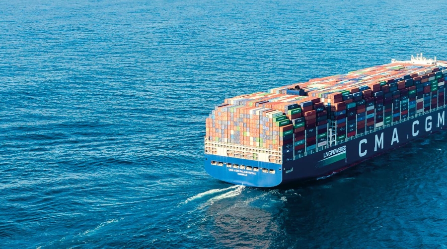 Los barcos de CMA CGM transportaron el pasado año un total de 21,7 millones de TEUs, un 1,3% menos que en 2021, a pesar de lo cual sus ingresos crecieron un 30,1% y el beneficio operativo un 53,7%.