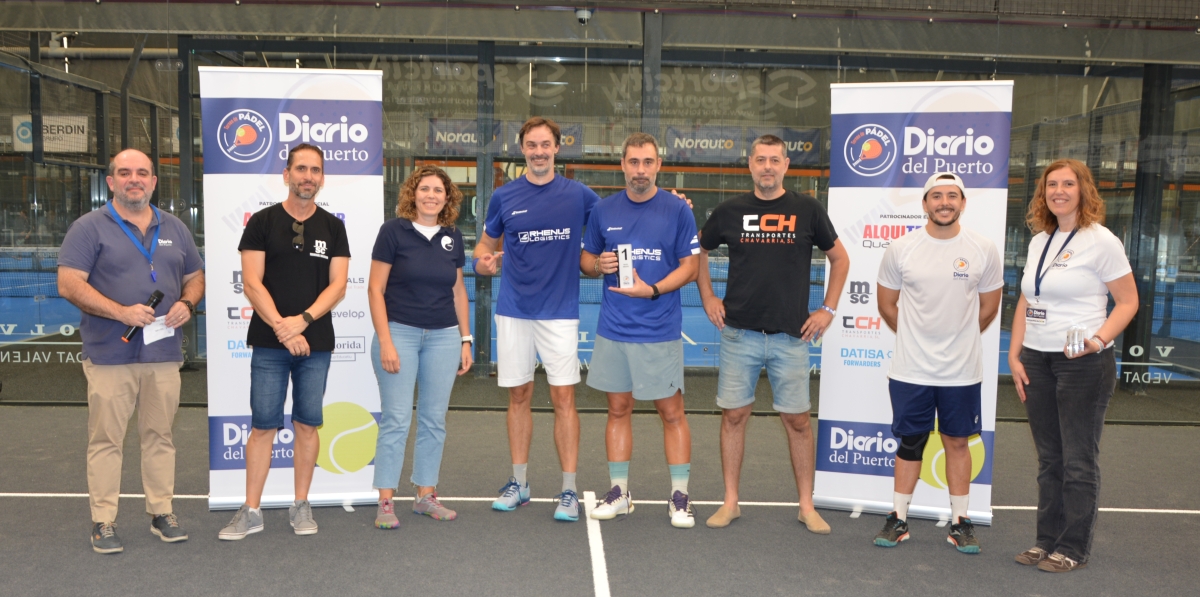 Fernando Vitoria (Grupo Diario), Antonio Vitoria (MSC Terminal Valencia), Begoña Llopis (APM Terminals), David Rausell y Luis Vidal (Rhenus Air &amp; Ocean), César Chavarría (Transportes Chavarría), Alexandre Navarro (Prodevelop) y Loli Dolz (Grupo Diario). Foto J.C.P.