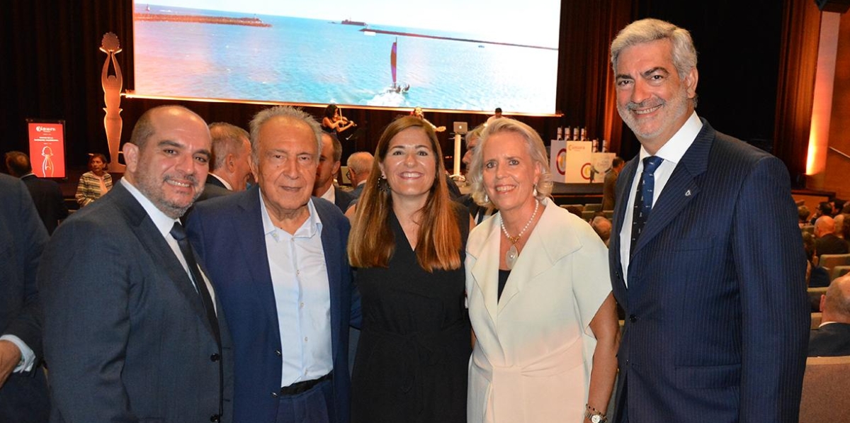 Fernando Vitoria (Grupo Diario), Rafael Milla (Grupo Raminatrans), Gema Peñalver (Grupo Raminatrans), Isabel Galbis (Cámara Valencia) y Francisco Prado (Grupo Diario). Foto: Raúl Tárrega.