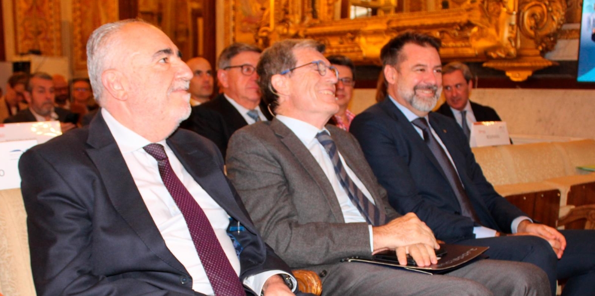 Francesc Sánchez, director de la APV; Aurelio Martínez, presidente de la APV; Ignacio Ballester, deputy country manager de MSC España.