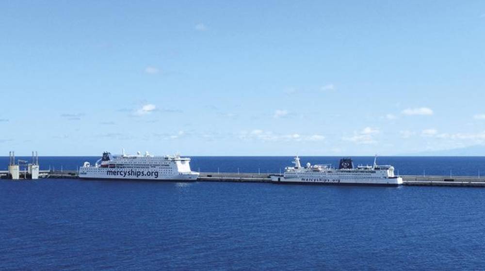 Los barcos hospitales “Global Mercy” y “África Mercy” dejan el Puerto de Granadilla