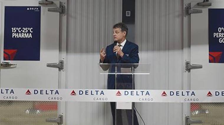 Rob Walpole, vicepresidente de Delta Cargo en la inauguración de la instalación frigorífica en el aeropuerto JFK de Nueva York.