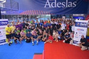 Los participantes en el 6º Torneo de Pádel Diario del Puerto en Valencia. Foto J.C.P.