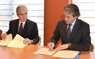 Ayuntamiento y AP de Santander suscriben un convenio para el uso p&uacute;blico de la explanada de Gamazo