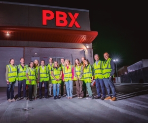 Participantes en la visita nocturna del lunes a la operativa de Palibex en su hub de Madrid.