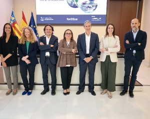 Marta Cámara, Senior Manager de Forética; Vicky Vila, Global ESG &amp; Sustainability Manager de IVI RMA; Antonio Torregrosa, director general de la Fundación Valenciaport; Pilar Blaya, directora de RSC y Capital Humano de la Fundación Valenciaport; Jaime Sis, director de Desarrollo Corporativo de Forética; Ana Gutiérrez, directora del Área de Sostenibilidad y Mejora continua de Nealis; y Salvador Furió, director de Innovación y Desarrollo del Clúster de la Fundación Valenciaport. Foto R. T.
