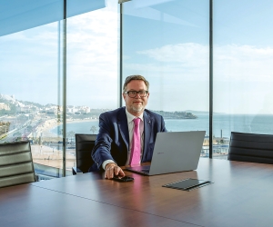 El presidente de la Autoridad Portuaria de Tarragona, Santiago J. Castellà, pone en valor el Moll de Costa “como verdadero foco de atracción cultural”.