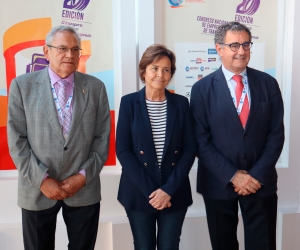 De izquierda a derecha, Ovidio de la Roza, presidente de ASETRA; Carmen Moriyón, alcaldesa de Gijón; y Carmelo González, presidente de CETM. Foto M.J.
