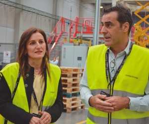 Sonia Bello, directora Comercial de Dematic España y Portugal; y Antonio Tártalo, director de Operaciones y Logística de Velilla Group. Foto J.C.P.