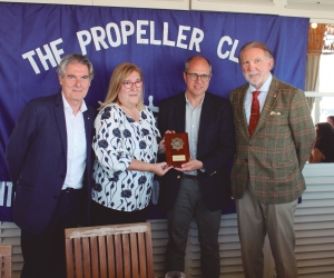 Albert Oñate, Propeller Club; Isabel Blanch, presidenta de Propeller Club; Antonio Dávila, vicepresidente del RCD Espanyol; y Narcís Amigó, ex jefe de Servicios Médicos de Port de Barcelona. Foto M.V.