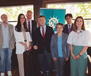 De izquierda a derecha, Julio Menor, vicepresidente 2º de Propeller Madrid; Clara la Calle López Gay, secretaria general de Puertos del Estado; Iñaki Echeverría, presidente de Propeller Madrid; Gustavo Santana, presidente de Puertos del Estado; Mar Chao, vicepresidenta 1ª de Propeller Madrid; Manuel Arana, director de Planificación de Puertos del Estado; y Pilar Parra, directora Corporativa de Puertos del Estado. Foto M.J.