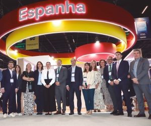 Representantes de ICEX, de Puertos del Estado, de las seis autoridades portuarias presentes en la feria, de la Cámara de Comercio de España en Brasil y de la Embajada, en el stand de España en Intermodal South America 2026. Foto J.P.