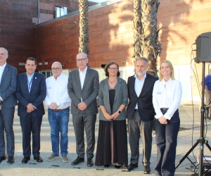 Matteo De Cania, director general GNV en España; Rafaele Latrofa, presidente de la Autoridad Portuaria del Mar Tirreeo; Eduard Rodés, director Escola Europea; José Alberto Carbonell, presidente Escola Europea y Port de Barcelona; Catalina Grimalt, subdirectora general Port de Barcelona; Mario Massarotti, CEO Grimaldi en España; y Marta Miquel, subdirectora general de Escola Europea. Foto M.V.