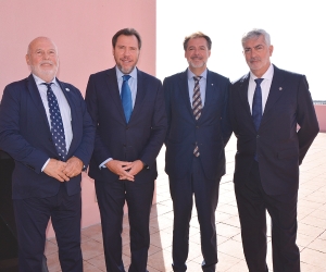 Francisco Lorente, director general de MSC España; Óscar Puente, ministro de Transportes y Movilidad Sostenible; Ignacio Ballester, subdirector general de MSC España y Francisco Prado, director general de Grupo Diario. Foto J.C.P.