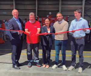 Luis Ángel Salas, CEO de LOXAM Iberia; Jorge Giráldez, miembro de la plantilla de LOXAM Iberia María del Mar Sahuquillo, delegada en Sagunto de LOXAM Iberia; Darío Moreno, alcalde de Sagunto y Toni Iborra, concejal Industria, Innovación y Hacienda en el Ayuntamiento de Sagunto. Foto J.C.P.