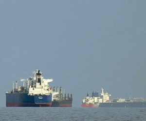 Trump indicó que Estados Unidos ayudará a reconstruir el tráfico por Ormuz.