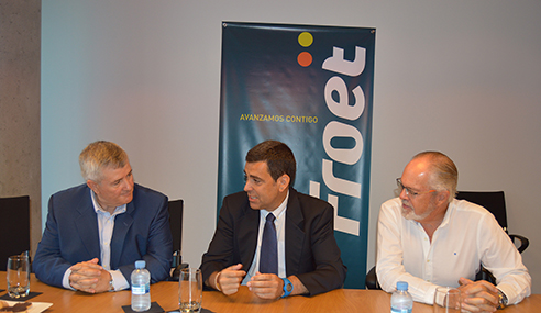 Pedro D&iacute;az, presidente de Froet; Jos&eacute; Ram&oacute;n D&iacute;ez de Revenga, consejero de Fomento; y Manuel P&eacute;rezcarro, secretario general de la federaci&oacute;n.