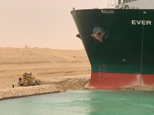 El Canal de Suez sigue bloqueado por la encalladura del &quot;Ever Given&quot; de Evergreen