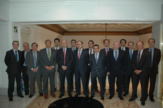 La Asociaci&oacute;n de Consignatarios de Buques y Estibadores del Puerto de Bilbao, con el presidente de la AP de Bilbao