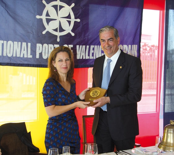 S&aacute;nchez de Le&oacute;n anuncia la unificaci&oacute;n de los tr&aacute;mites en los servicios de inspecci&oacute;n del Puerto