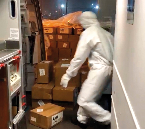 &ldquo;Hemos pasado de llevar pasajeros hacia y desde destinos vacacionales a cargar material sanitario&rdquo;