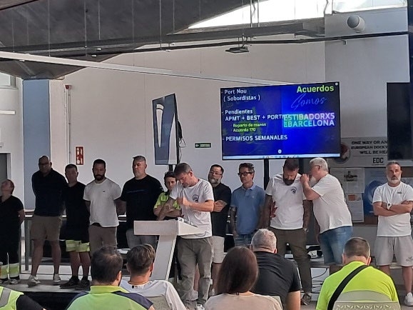 Los estibadores de Barcelona refrendan por unanimidad el sistema de asignación de festivos