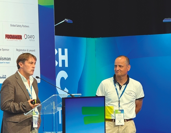 Óscar Pernía, co-fundador y CTO de NextPort (izq.) y Francisco Blanquer (Senior Manager en CMA CGM R&amp;D), en TechTOC.