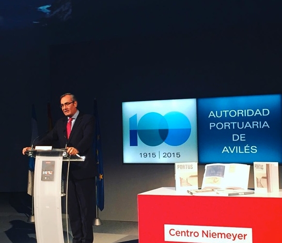 Llorca, en el centenario del Puerto de Avil&eacute;s