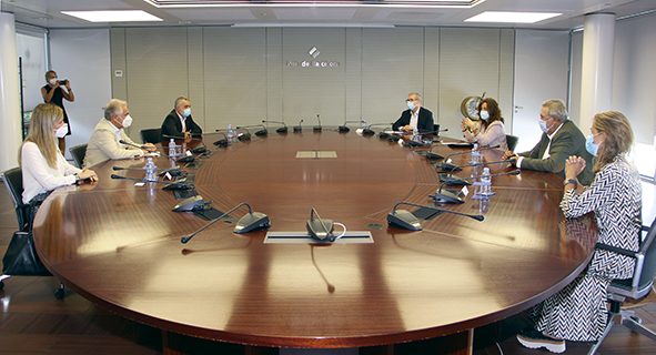 ANESCO y la AP de Barcelona analizan las inquietudes las empresas estibadoras