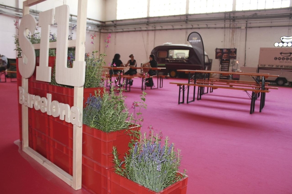 $!RECOGIENDO FLORES PARA LA LOGÍSTICA. Como Caperucita Roja para su abuelita, esta nueva edición del SIL ha ido recogiendo flores de los participantes en el certamen de la digitalización y la innovación.