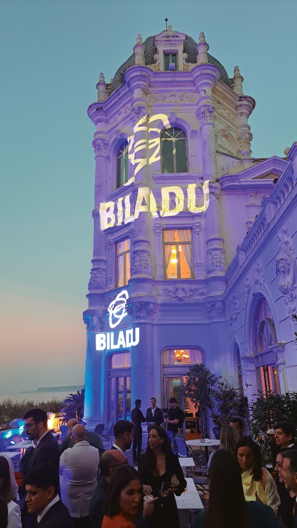 $!El Gran Casino del Sardinero lució el logo de Biladu en una conmemoración muy especial. Foto J.P.