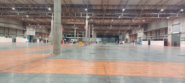 $!Recogida. A las 0:58 del sábado, el hall 4 quedó recogido e impecable.