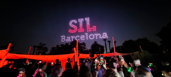 $!La Nit de la Logística tuvo como broche un espectáculo de drones. Foto M.J.