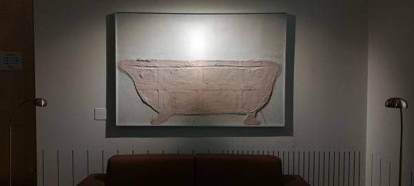 $!Cuadro “La bañera”, de Antoni Tàpies, en la planta 3ª del Ministerio de Transportes.