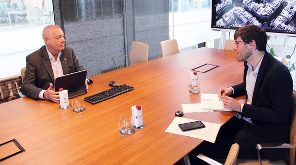 $!Pere Navarro durante la entrevista para Diario del Puerto con el redactor en Barcelona del medio, Marc Vergés.