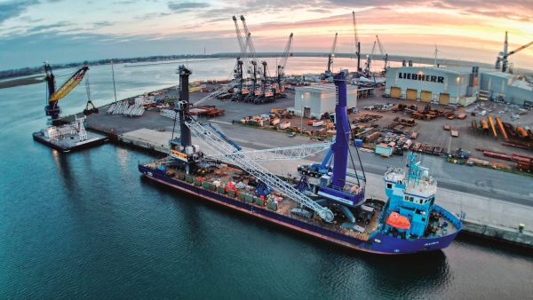 $!La digitalización, electrificación e innovación están muy presentes en el desarrollo de la maquinaria portuaria.