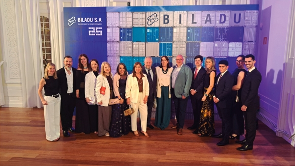 $!Fundada en Bilbao en 1993, Biladu abrió oficinas en Santander y en Valencia, en 2001 y 2004, respectivamente. En la foto, la plantilla de Bilbao. Foto J.P.