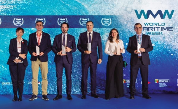 $!Premios WMW Awards 2025. Desde la izquierda: Inmaculada Ugarteche, ex-directora de Uniport; Mario de Vicente Casillas, de Ingeteam; Álvaro Platero Alonso, de Astilleros Gondán; Alejandro Aznar, presidente del Grupo Ibaizabal y ANAVAS; Kathryn Gavira, de SatLink; y Javier del Real, de Saitec Offshore Technologies.