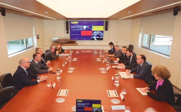 $!Un momento de la reunión con los representantes empresariales.