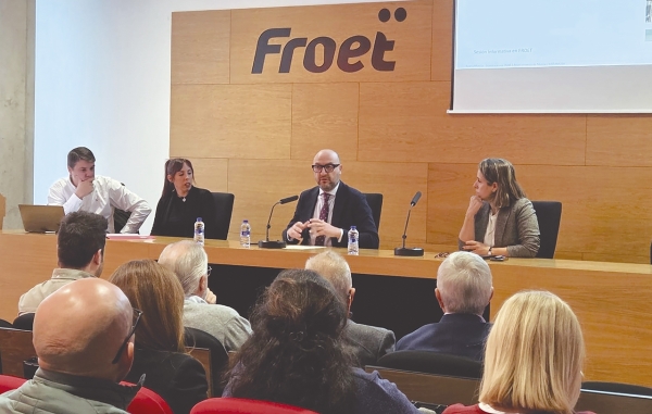 $!Un momento de la jornada organizada por FROET sobre la normativa de carga y descarga.