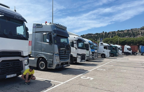 $!Las terminales de contenedores del Port de Barcelona pararán mañana su actividad de 8 a 14 horas