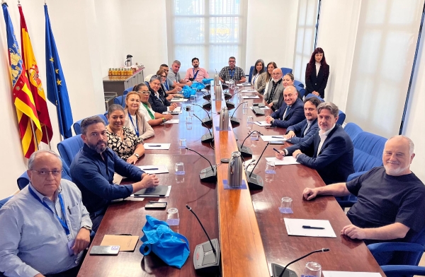 $!La delegación fue recibida por los directores de la APV y la Fundación Valenciaport, Enrique Belda y Antonio Torregrosa