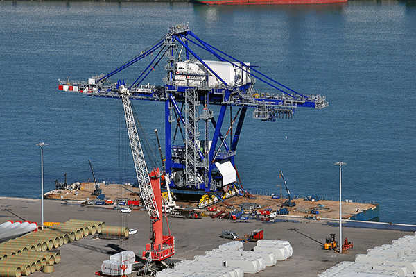La maniobra de salida de la gr&uacute;a en la gabarra desde el Puerto de Bilbao se har&aacute; previsiblemente el pr&oacute;ximo s&aacute;bado.