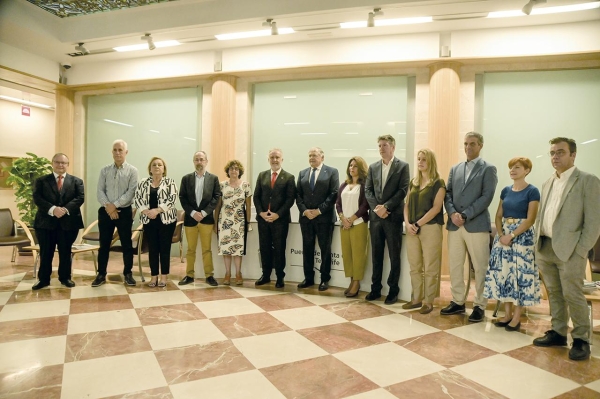 $!Saludo a los jefes de departamentos de la Autoridad Portuaria de Santa Cruz de Tenerife.