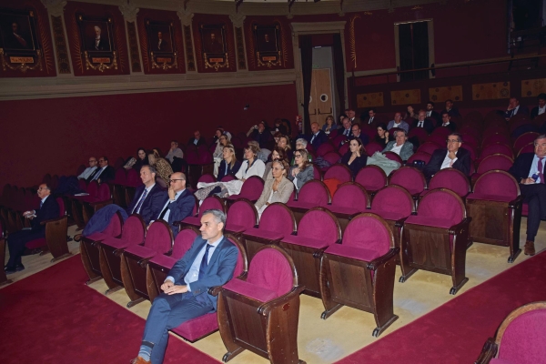 $!Vista general de los asistentes ayer en el Auditorio del Ateneo de Madrid a la Asamblea General Anual de ASECOB. Foto M.J.