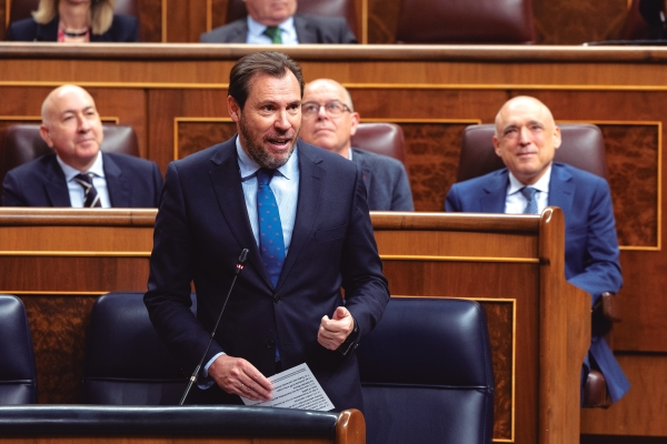 $!Óscar Puente en una de las sesiones de control en el Congreso.