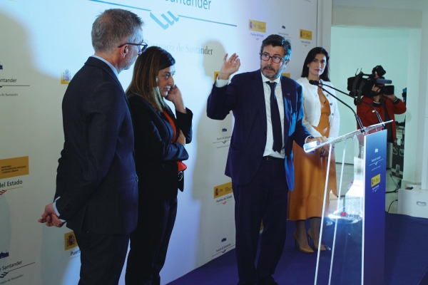 $!El presidente de Puertos del Estado, Álvaro Rodríguez Dapena, ha ofrecido todo el apoyo del organismo al nuevo presidente de la Autoridad Portuaria de Santander. Foto J.P.