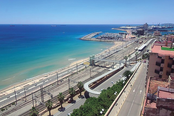 $!La pasarela que conecta el Balcó del Mediterrani con la zona portuaria fue inaugurada en 2018.