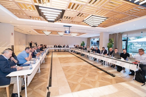 $!Un momento de la Asamblea General celebrada la pasada semana en Vigo.